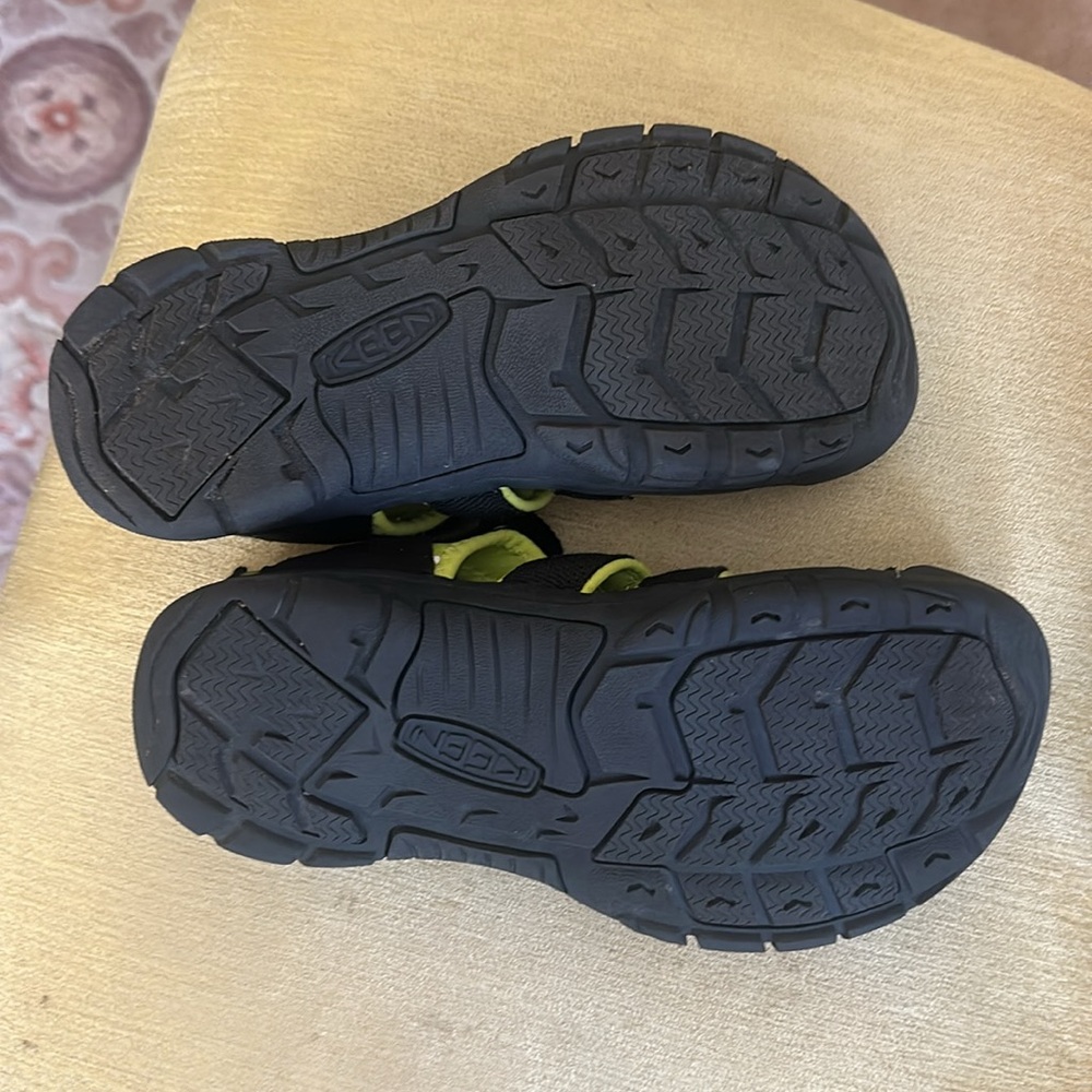 KEEN Women's Whisper Closed Toe Sport Sandals Hiking Slip-on Shoes Size 38, US 6 - Picture 13 of 16